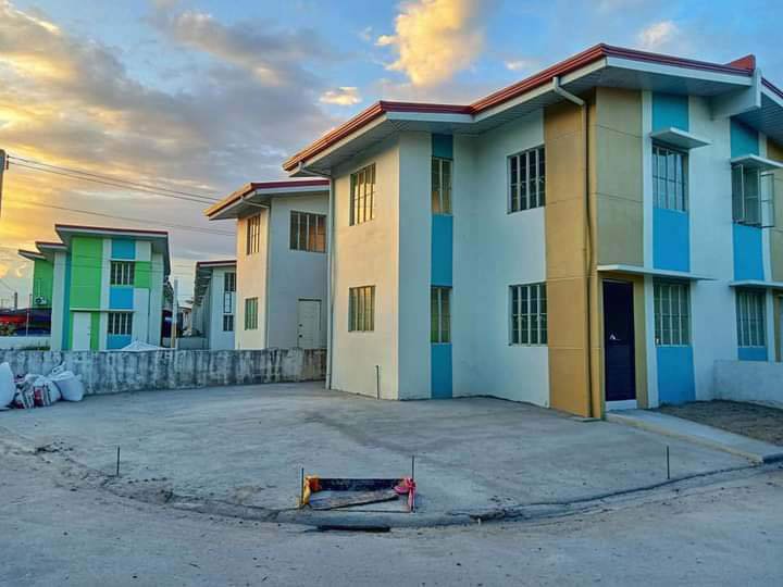 Pasalo 3 Bedroom Duplex Corner in Fiesta Calulut Ph 2