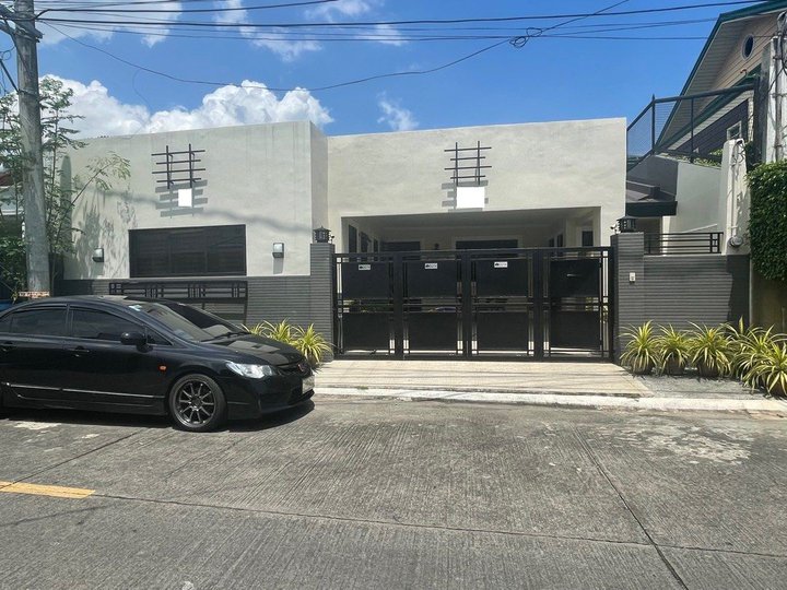 For Sale Four Bedroom House @ BF Homes Paranaque