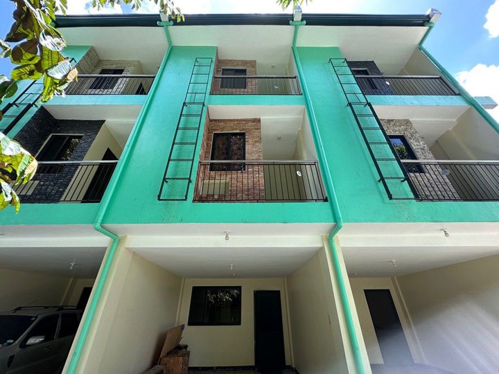 4BR Townhouses & Lot for Sale in Tandang Sora, Quezon City