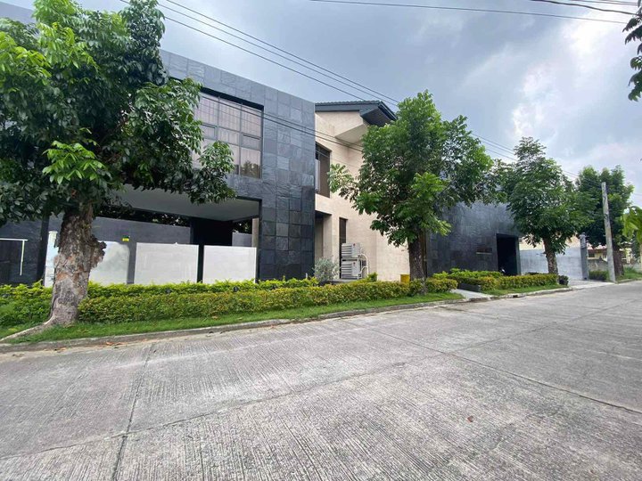 6-bedroom Single High Ceiling House w/ pool For Sale in Angeles Pampanga near Clark