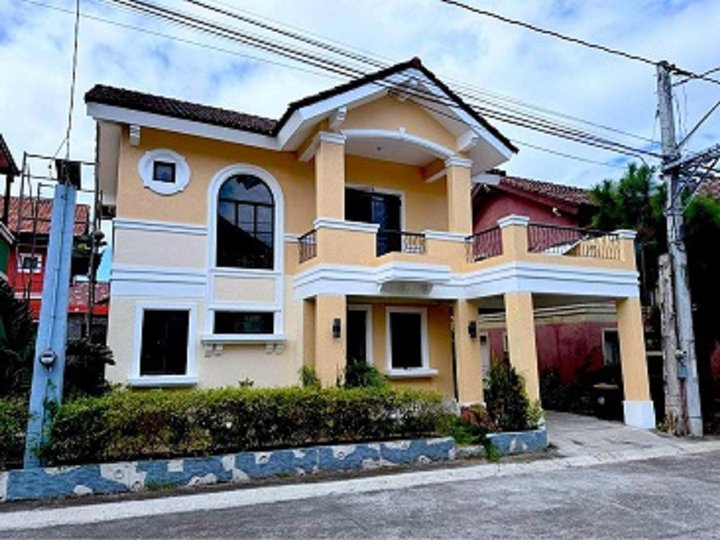 Corner lot House for Sale in Molino Blvd Bacoor Cavite