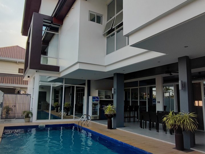 FOR SALE PRE-OWNED SEMI FURNISHED MODERN CONTEMPORARY HOUSE AND LOT IN ANGELES CITY NEAR CLARK