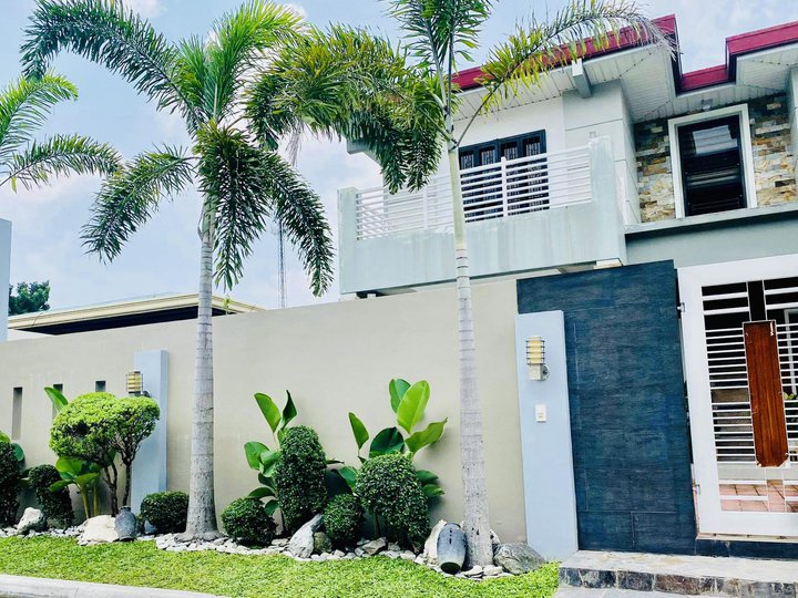 FOR SALE CONTEMPORARY TWO STOREY HOUSE WITH SWIMMING POOL IN ANGELES CITY NEAR CLARK