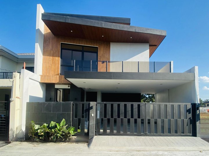 FOR SALE ALMOST NEW FURNISHED MODERN TWO STOREY HOUSE IN ANGELES CITY NEAR MARQUEE MALL