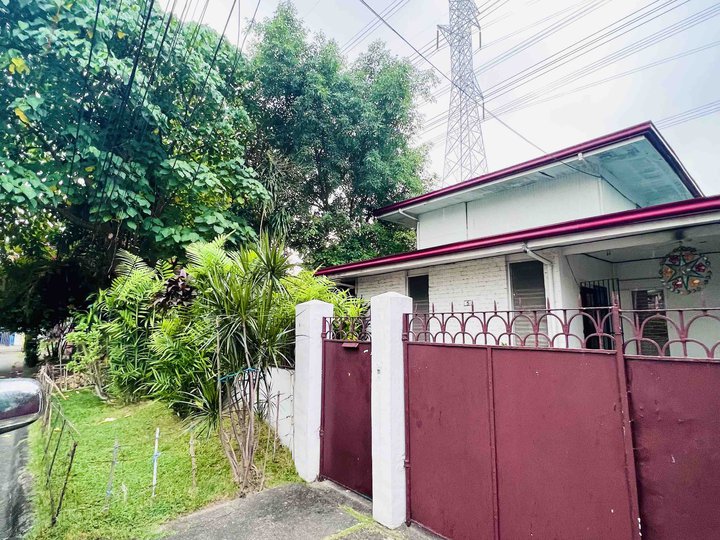 216 sqm Pre-Owned House and Lot For Sale in Project 8 Quezon City / QC Metro Manila