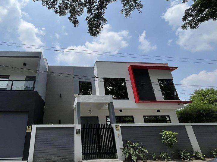 5-bedroom Single Attached House For Sale in Angeles Pampanga