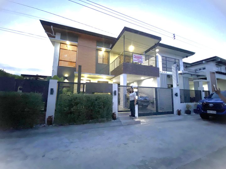 FOR SALE/RENT STUNNING TWO-STOREY HOUSE WITH POOL
