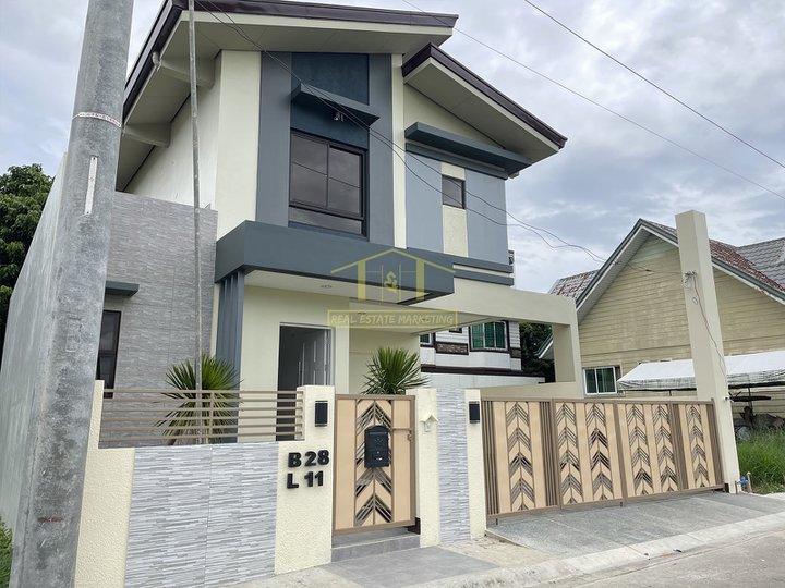 SINGLE ATTACHED HOUSE AND LOT 4SALE IN THE GRAND PARKPLACE IMUS CAVITE