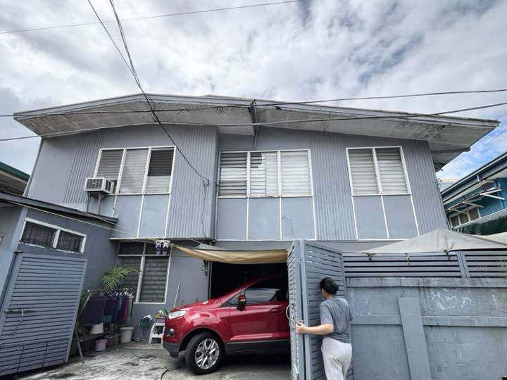 For Sale Eight Bedroom House @ Project 4 Cubao