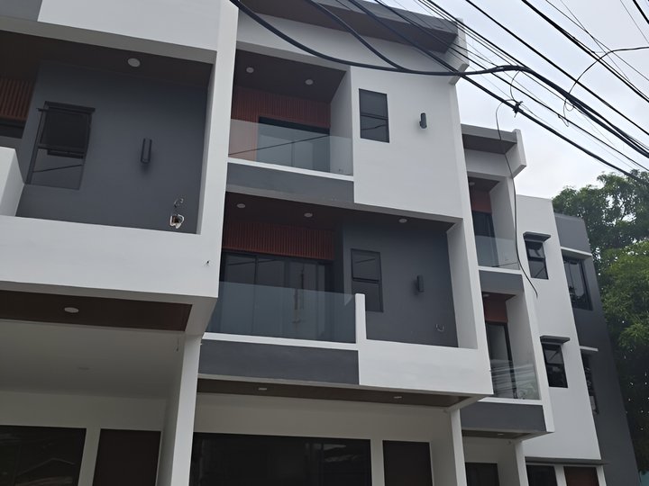 Townhouse FOR SALE in Sauyo Quezon City PH2892