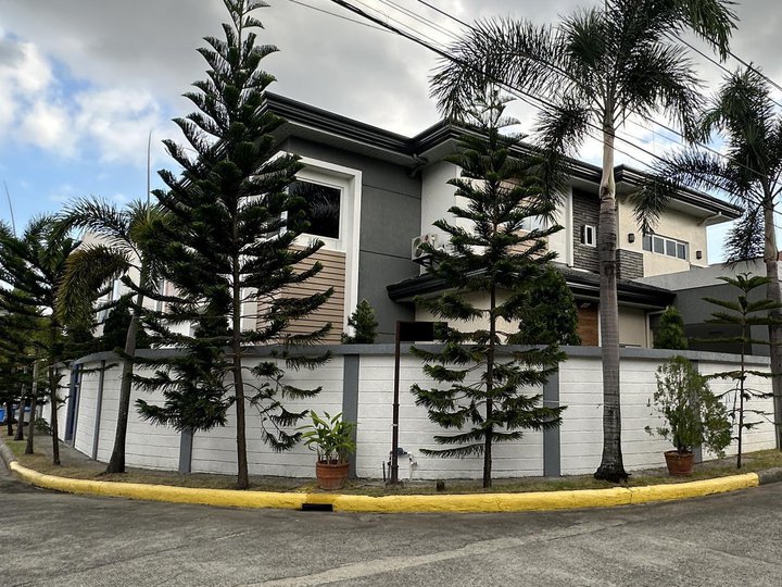 PRE-OWNED SEMI FURNISHED HOUSE AND LOT WITH POOL IN ANGELES CITY