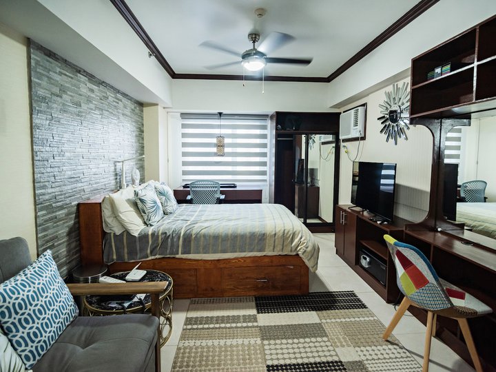 Stylish 1 Bedroom Unit For Sale at The Columns Tower Legaspi Village