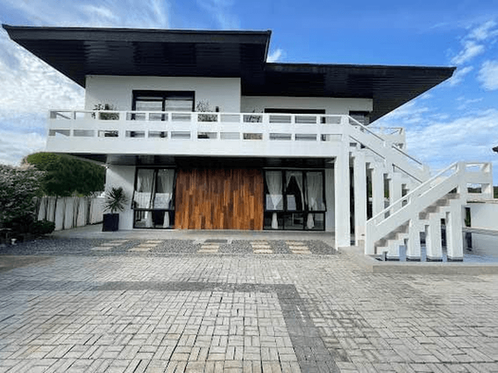 5BR House and Lot for Sale at Laiya, San Juan Batangas