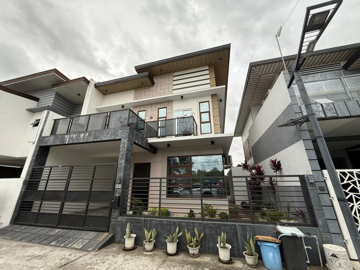 FOR SALE PRE-OWNED MODERN CONTEMPORARY HOUSE WITH POOL IN PAMPANGA NEAR CLARK