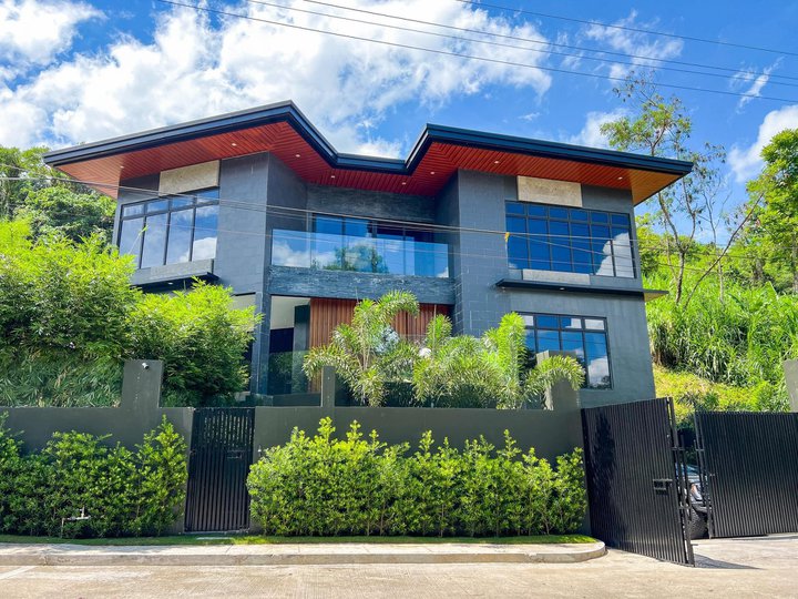 884 sqm - A Stately 8,000 Sqft House FOR SALE in Antipolo