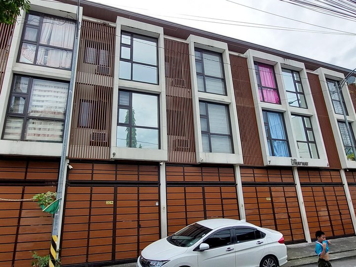 Modern Townhouse in Makati For Sale