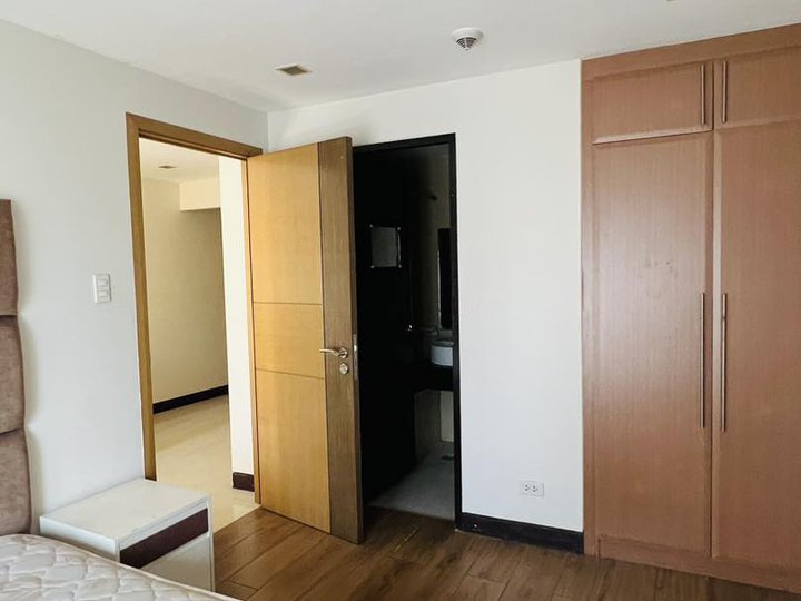 Foreclosed 46.50 sqm 1-bedroom Residential Condo For Sale in Makati