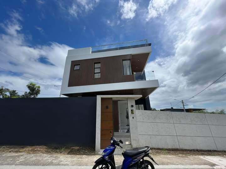 350 sqm House and Lot FOR SALE in Taytay w/ Wide View of Laguna de Bay