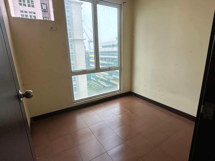 2BR Rent to Own 25k monthly 500k DP San Lorenzo Place PET friendly near BGC NAIA GLORIETA GREENBELT