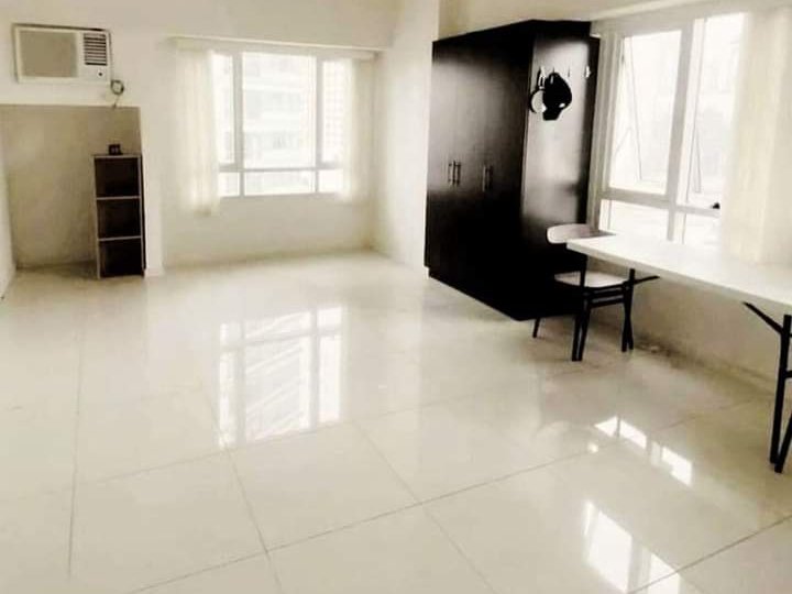 Studio Unit at Senta Condominium for rent in Makati