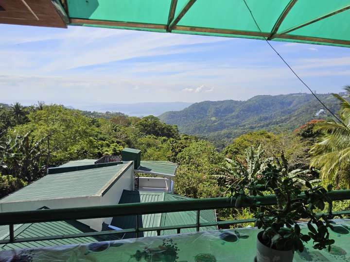 Fabulous Tagaytay View 4 bedroom house for lease