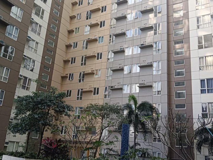 PET Friendly RFO Ready rent to own Condo Near BGC 30k Monthly 350k DP Pioneer Woodland Mandaluyong