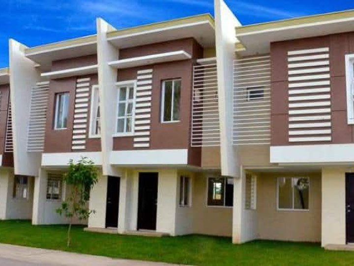 Non RFO 3-bedroom Townhouse For Sale in Santo Tomas Batangas