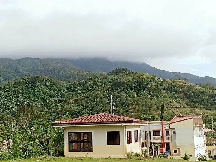 Townhouse overlooking Mt. Makiling (cold area&hot spring water)turn over complete with garage