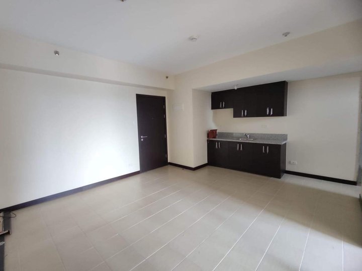 PET FRIENDLY 1Bedroom San Lorenzo Place Condominium in MAKATI near at NAIA ROXAS BLVD MOA