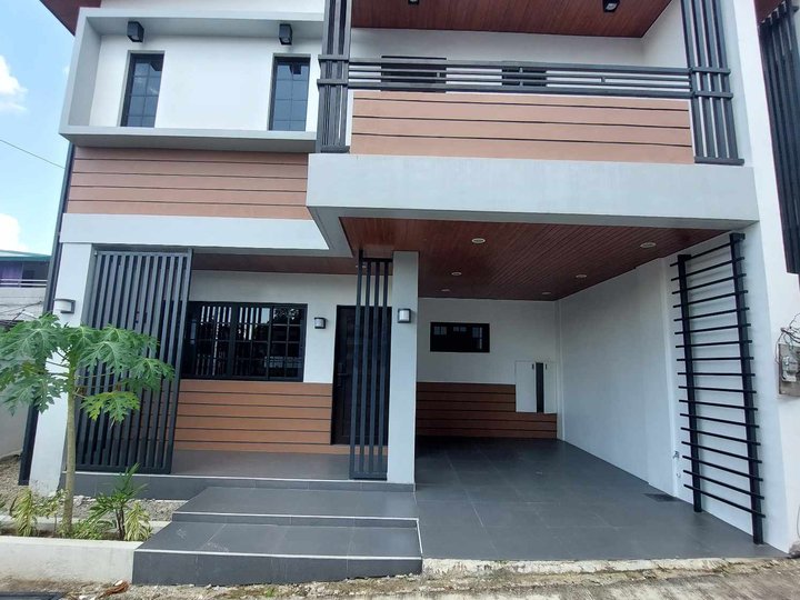 4 bedroom Single Attached House For Sale in Caloocan