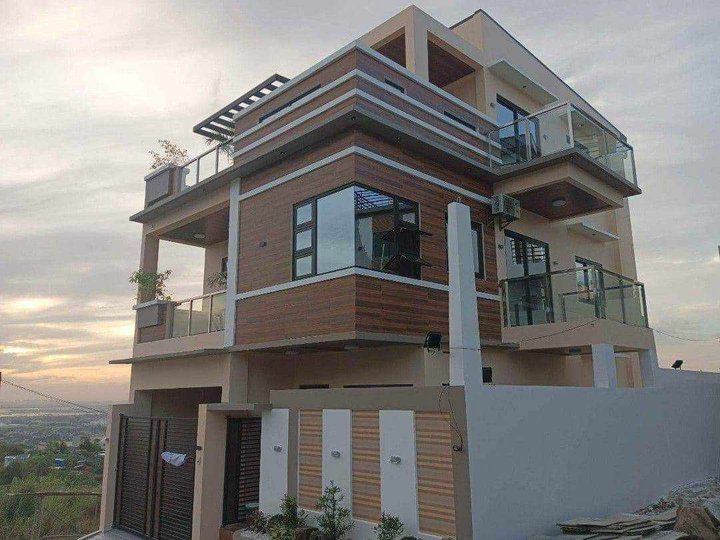3-bedroom Single Attached House For Sale with 360 view