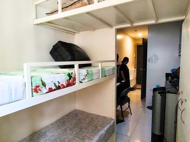 Rush Sale Pre-owned Fully furnished Studio Condo Unit in Manila near De La Salle University Taft