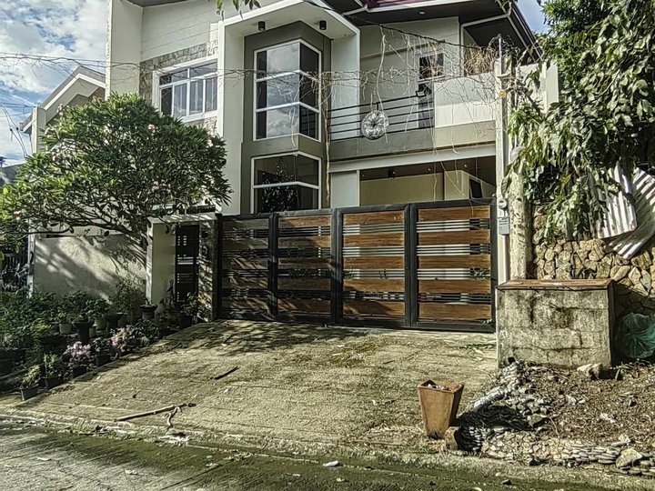 Pre-Owned 6-bedroom Single Attached House For Sale in Bacoor Cavite