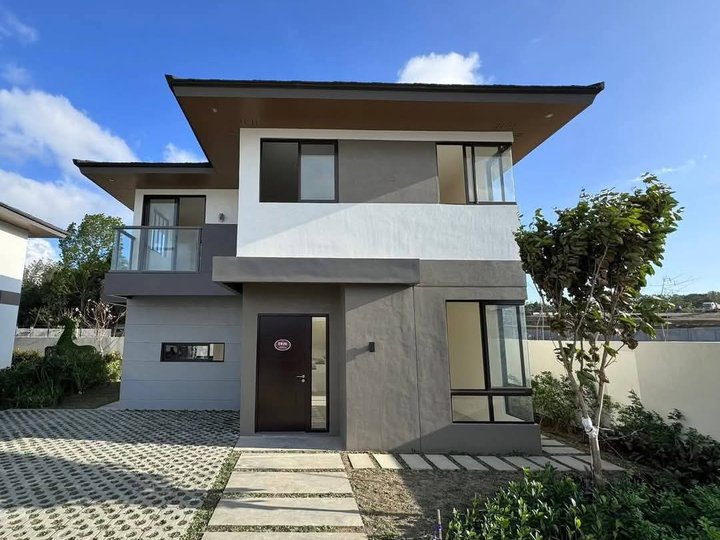 House and Lot 3 Bedroom un Santa Rosa Nuvali Averdeen near Miriam and Xavier school