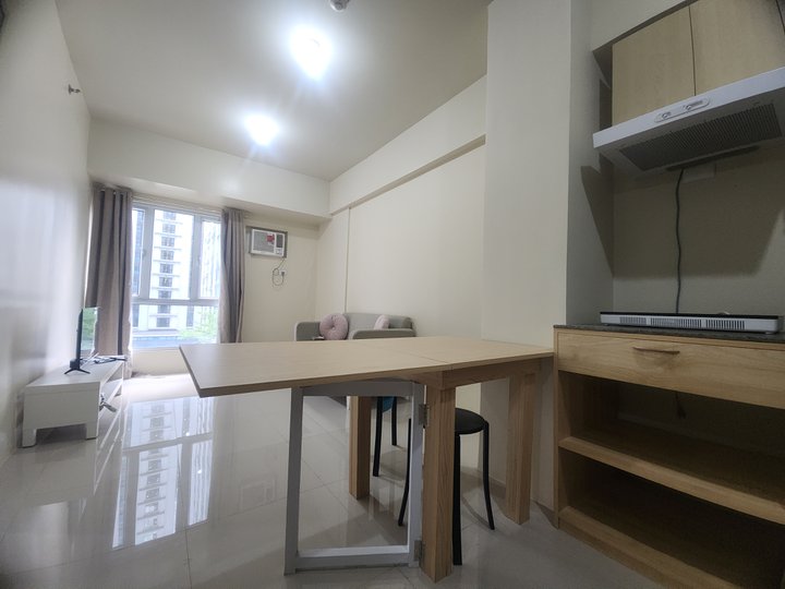 Prime 1 bedroom at avida montaine 38 sqm facing pool