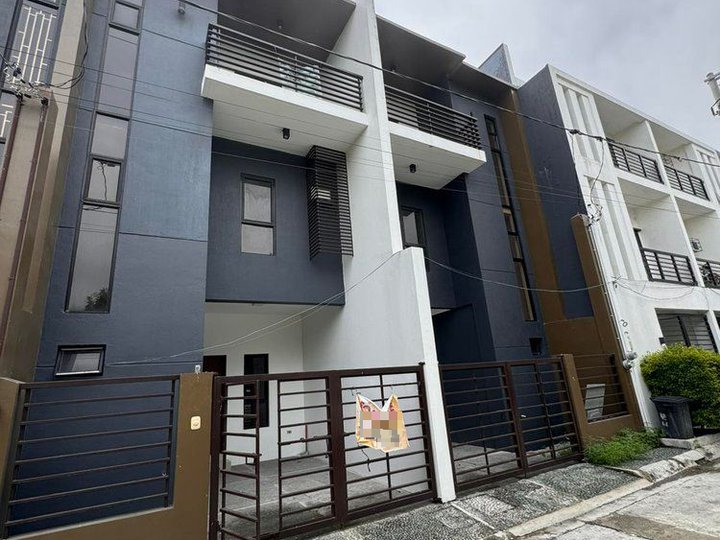 New Three bedroom townhouse for sale in Manuyo Dos, Las Pinas.