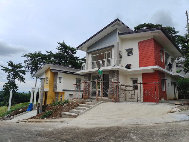 5-bedroom Townhouse For Sale in Angono Rizal