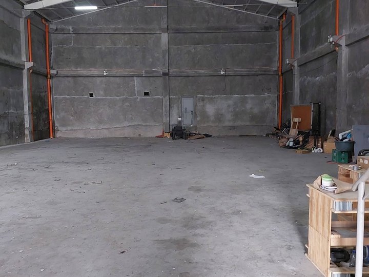 Solo Warehouse for Lease