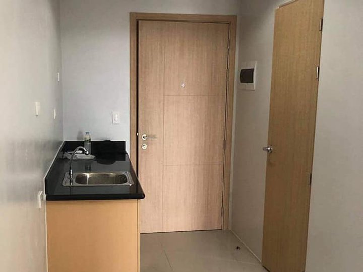 1 BR Condo For Rent in Quezon City besides SM North EDSA