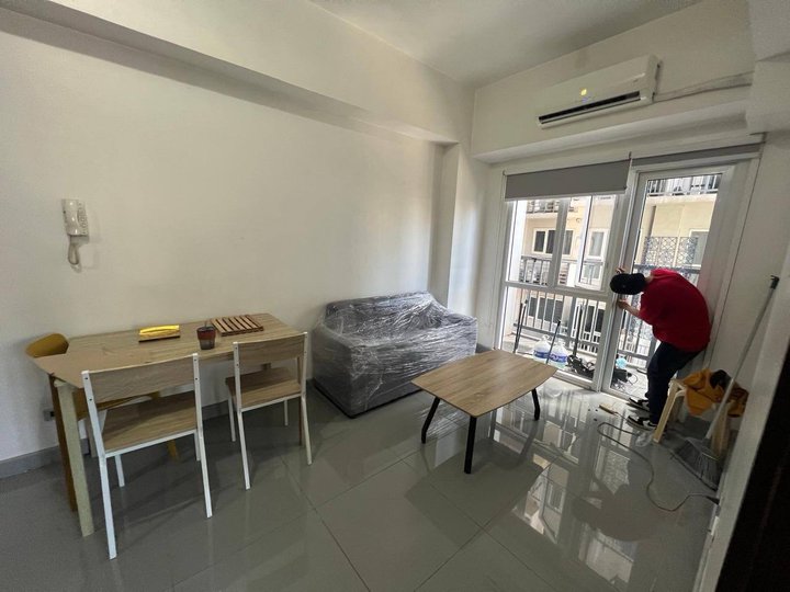 1BR for SALE at SIGNA DESIGNER RESIDENCES in Salcedo Village or Bel-Air Makati City