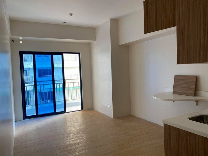 1 Bedroom Unit with Balcony for Sale in R Square Residences Manila