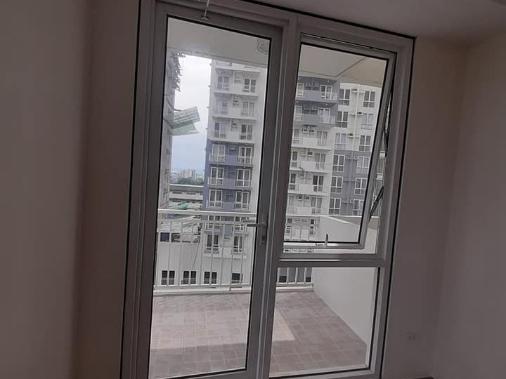 Condo 1-Bedroom with balcony (30.96 sqm) with balcony P25000 month RFO