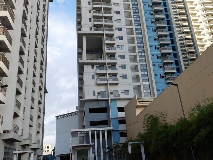 Condominium near new Manila In Quezon City near St. Lukes
