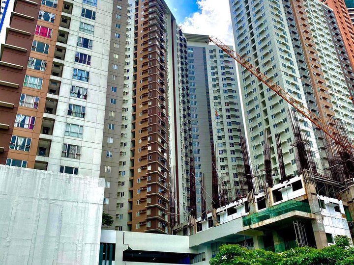 Corner Unit 2BR 50.32sqm Ready for Occupancy Condo Boni Mandaluyong near Megamall Shangrila