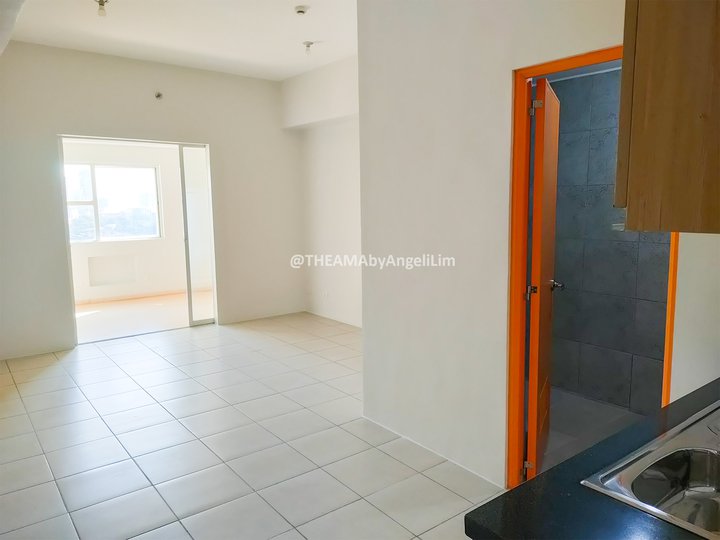 12S 38 sqm. High Rise Condo Clean 1BR Studio for Sale with Kitchen
