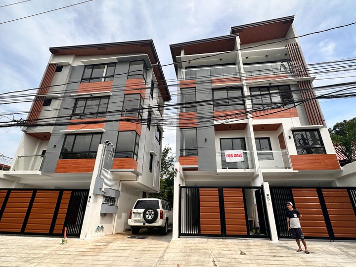 221 sqm - Townhouse with 4BR FOR SALE in Tandang Sora QC