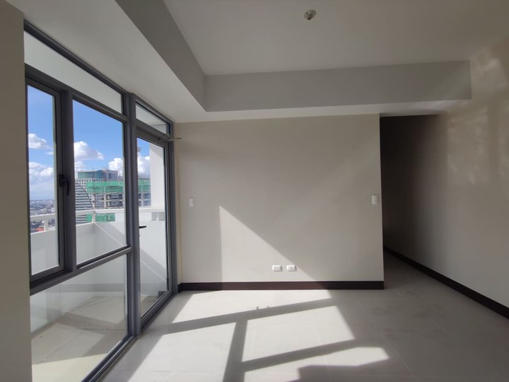 10% Down Payment P50000/month 2-BR with balcony 69 sqm in MGC