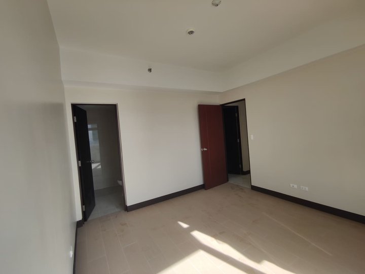 Ready for Occupancy 2 Bedrooms with balcony (69 sqm) High End Condo i