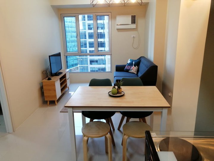 Studio Unit with Balcony FOR RENT at Two Serendra BGC Taguig