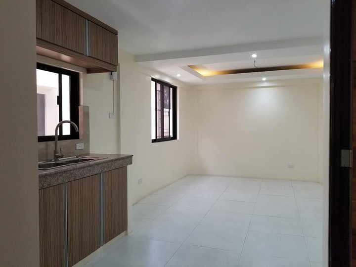Three 3 Storey Townhouse in Quezon City Accessible to Regalado MRT 7